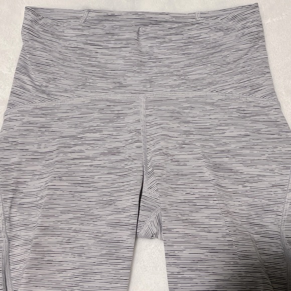 Lululemon Train Times 7/8 tight size 4 25” - Picture 4 of 9